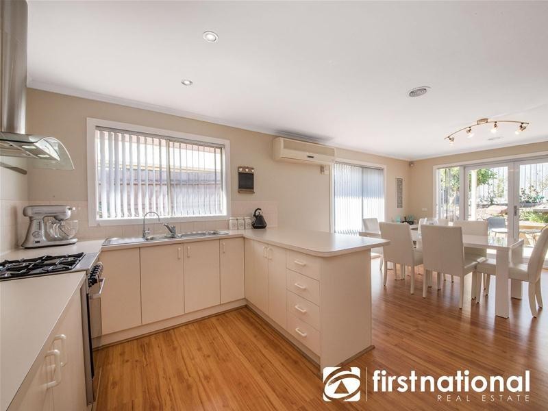 32 Manatoka Crescent, Hampton Park VIC 3976