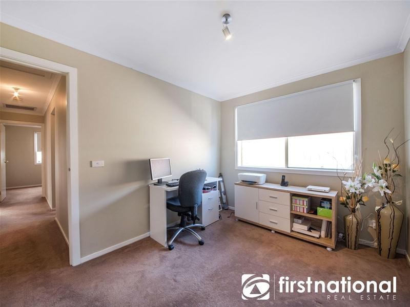 32 Manatoka Crescent, Hampton Park VIC 3976