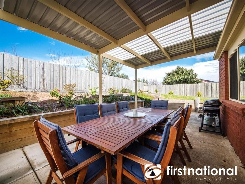 32 Manatoka Crescent, Hampton Park VIC 3976