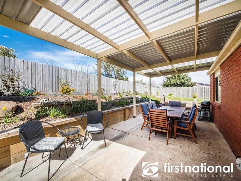 32 Manatoka Crescent, Hampton Park VIC 3976