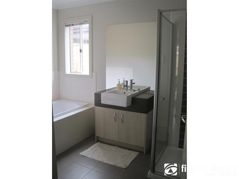 15 Markbeech Crescent, Officer VIC 3809