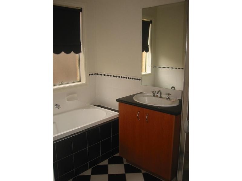 9 Wallingford Crescent, Narre Warren VIC 3805