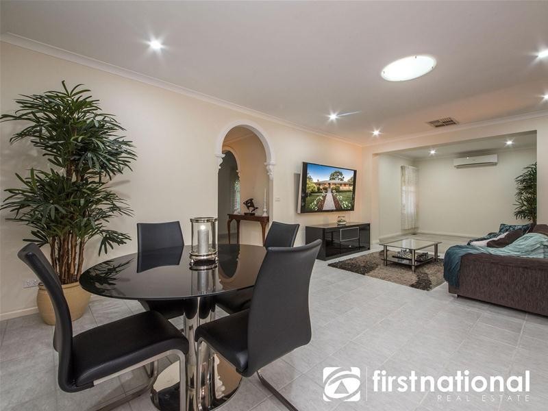 2 Carrington  Place, Berwick VIC 3806