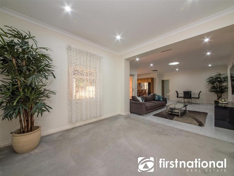 2 Carrington  Place, Berwick VIC 3806