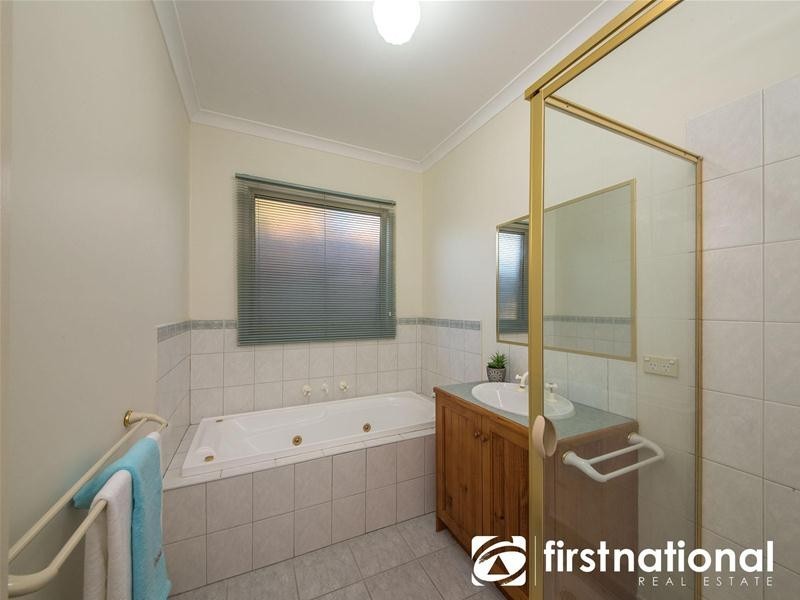 2 Carrington  Place, Berwick VIC 3806
