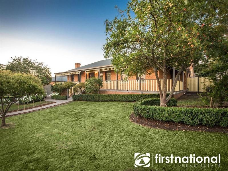 2 Carrington  Place, Berwick VIC 3806