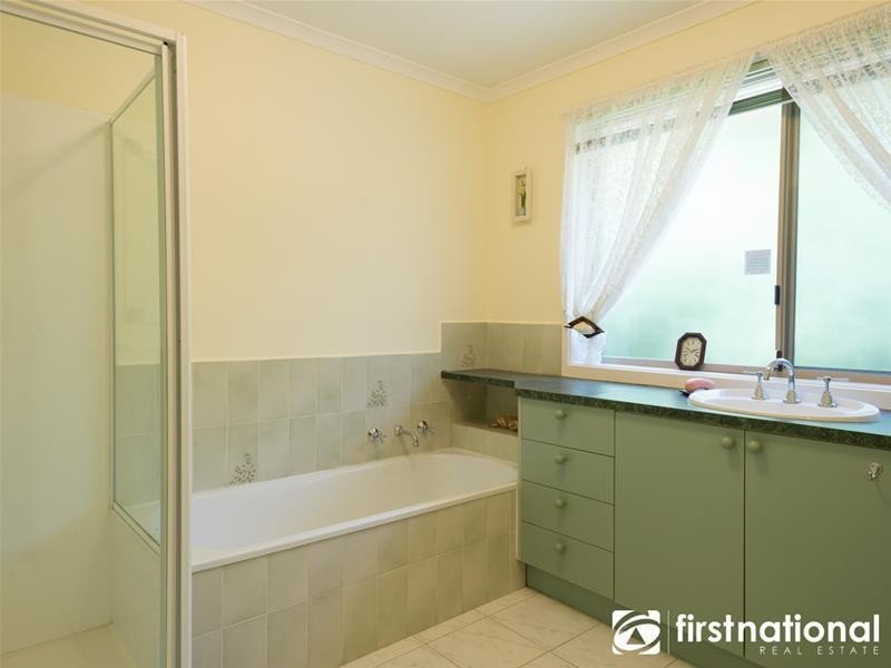 2A McCaffery Rise, Pakenham VIC 3810