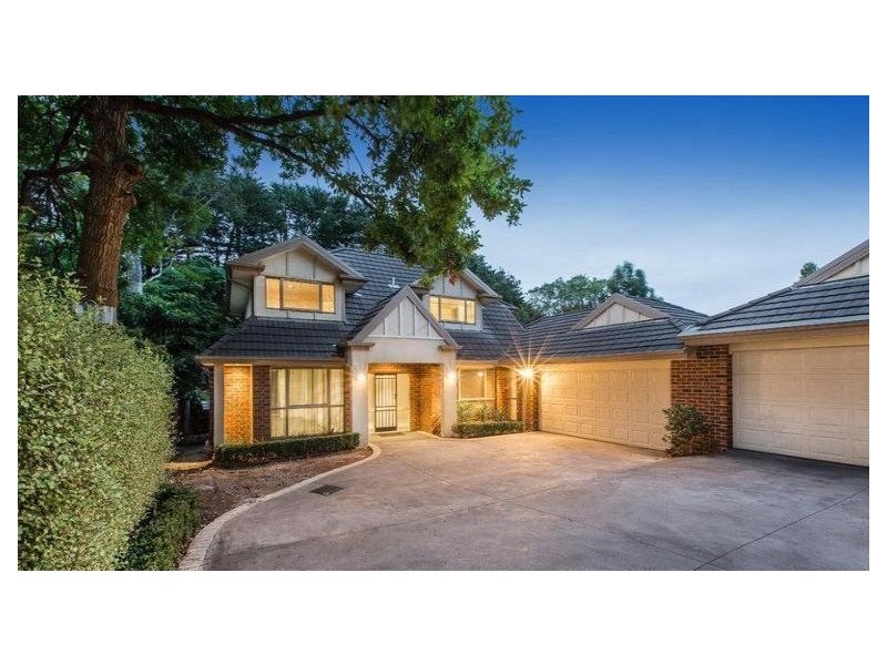 2/49 Lyall Road, Berwick VIC 3806