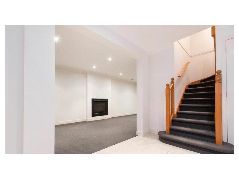 2/49 Lyall Road, Berwick VIC 3806