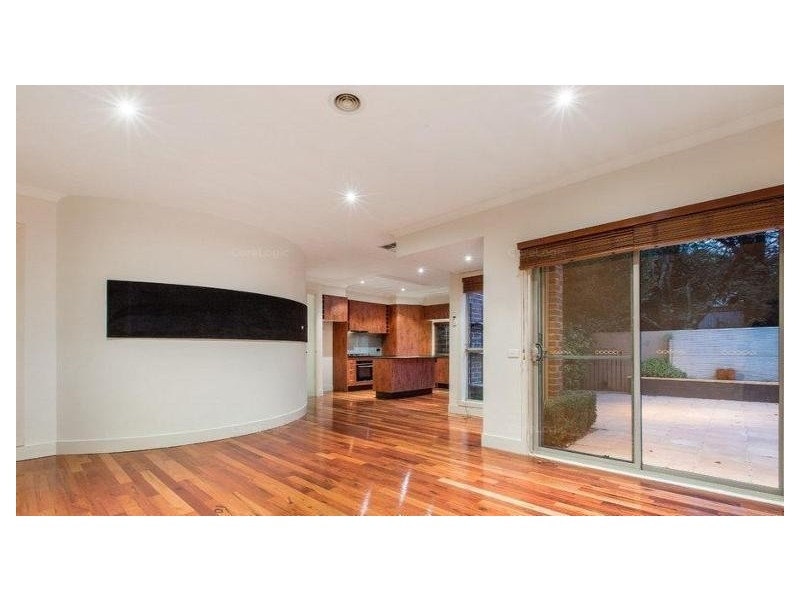 2/49 Lyall Road, Berwick VIC 3806