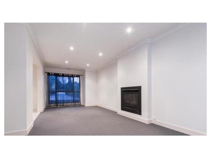 2/49 Lyall Road, Berwick VIC 3806