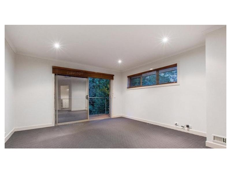 2/49 Lyall Road, Berwick VIC 3806