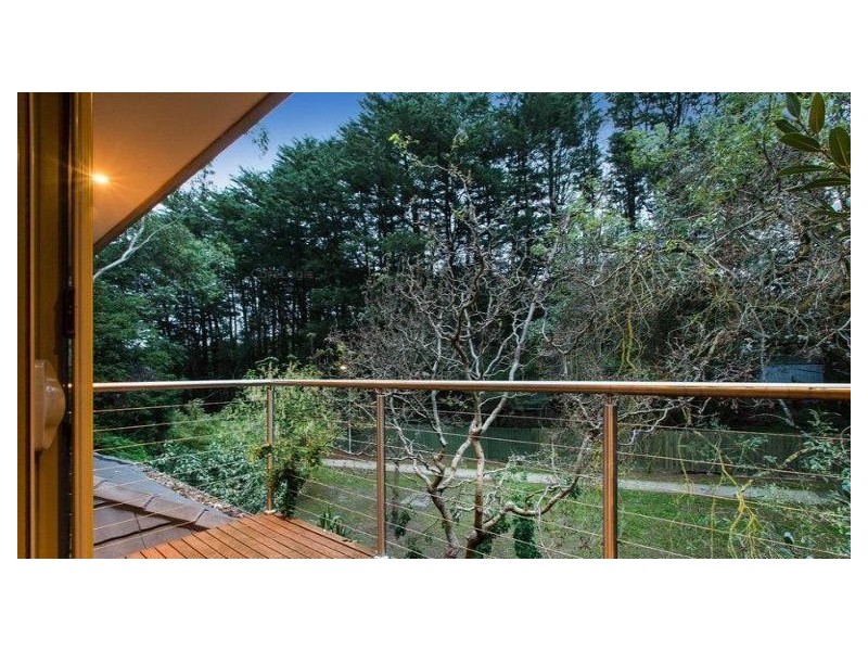 2/49 Lyall Road, Berwick VIC 3806