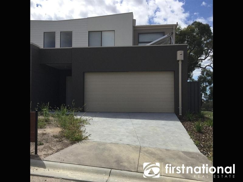 35/23 Atlantic Drive, Pakenham VIC 3810