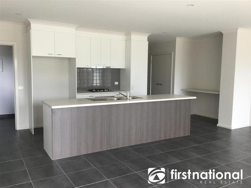 35/23 Atlantic Drive, Pakenham VIC 3810