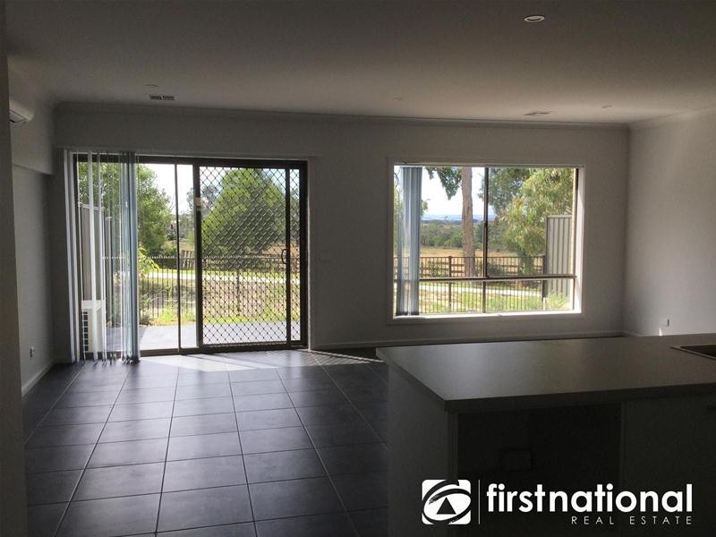 35/23 Atlantic Drive, Pakenham VIC 3810