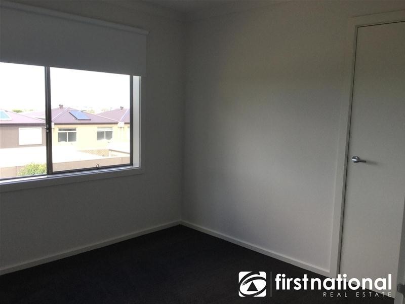 35/23 Atlantic Drive, Pakenham VIC 3810