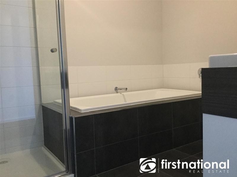 35/23 Atlantic Drive, Pakenham VIC 3810