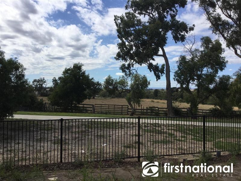 35/23 Atlantic Drive, Pakenham VIC 3810