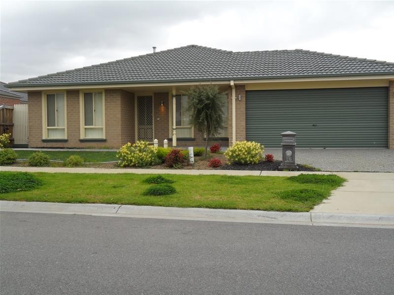 16 Ben Hall Street, Cranbourne VIC 3977