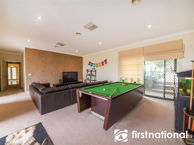 54 Whiteside Road, Officer VIC 3809