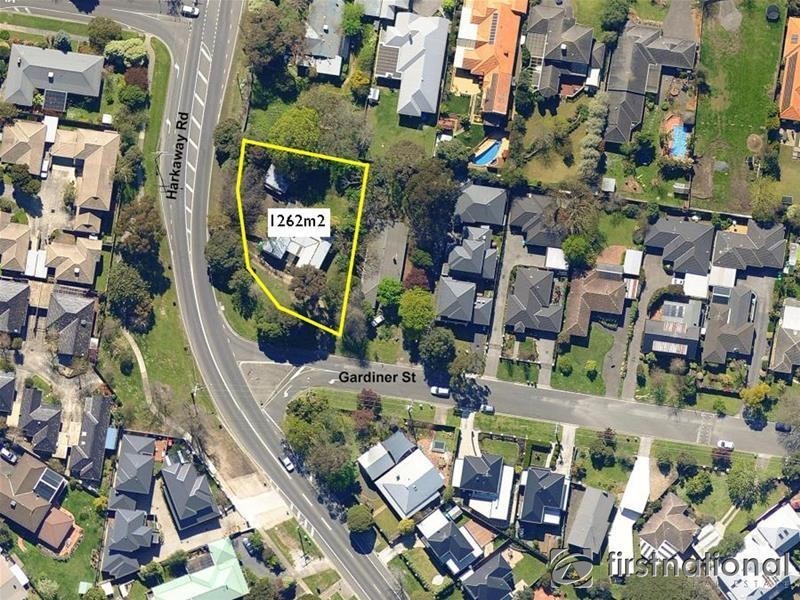 42 Harkaway Road, Berwick VIC 3806