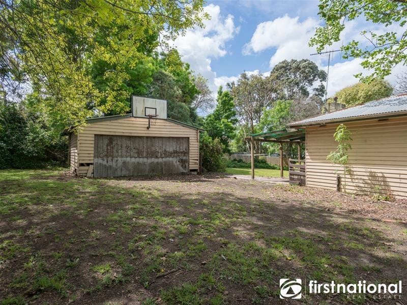 42 Harkaway Road, Berwick VIC 3806