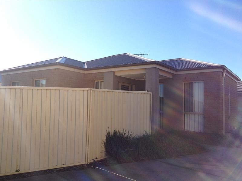 1/6A Iris Place, Pakenham VIC 3810