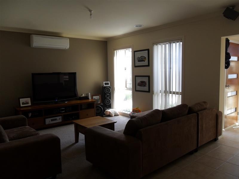 1/6A Iris Place, Pakenham VIC 3810