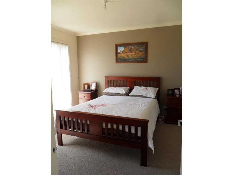 1/6A Iris Place, Pakenham VIC 3810