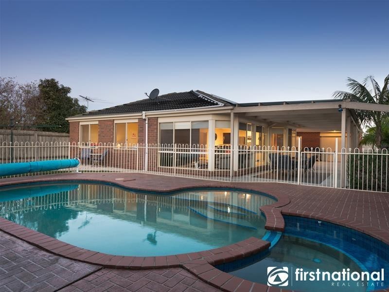 37 Thomas Place, Pakenham VIC 3810