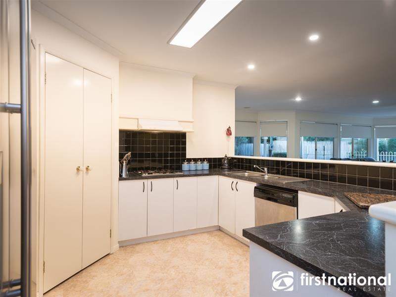 37 Thomas Place, Pakenham VIC 3810