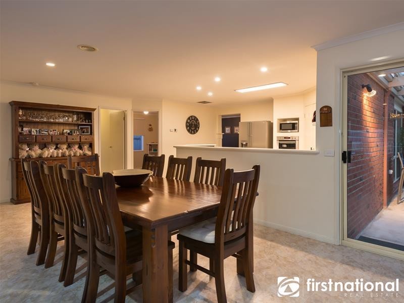 37 Thomas Place, Pakenham VIC 3810