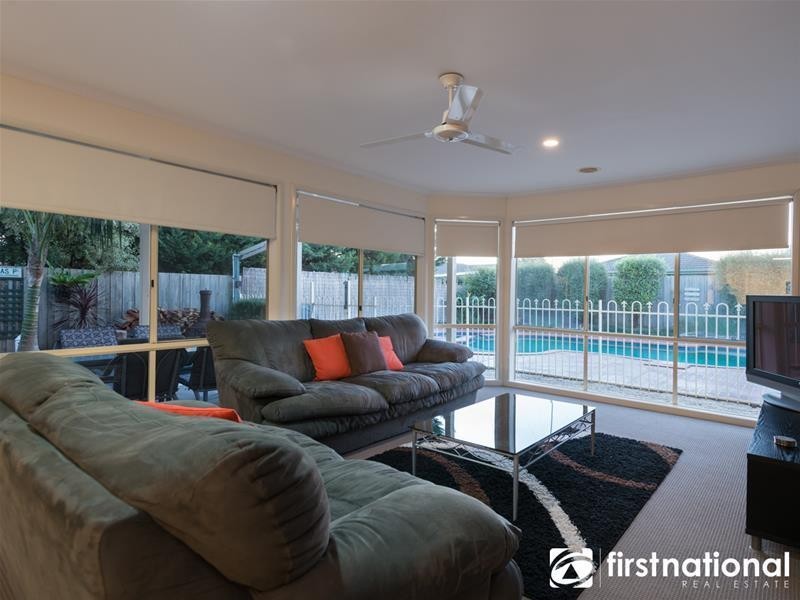 37 Thomas Place, Pakenham VIC 3810