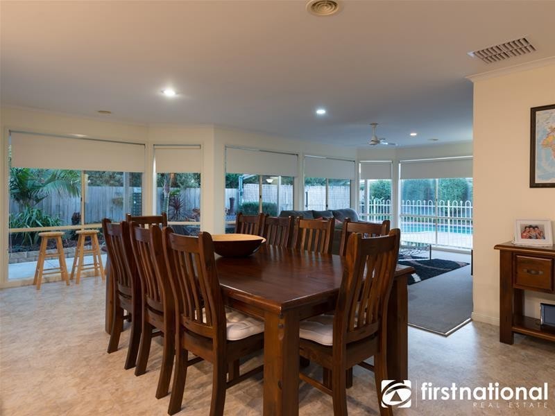 37 Thomas Place, Pakenham VIC 3810