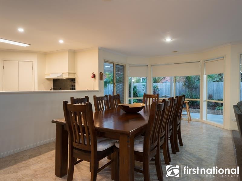 37 Thomas Place, Pakenham VIC 3810