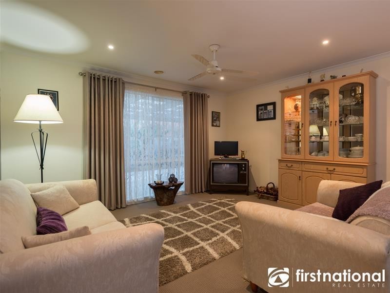 37 Thomas Place, Pakenham VIC 3810