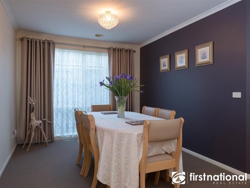 37 Thomas Place, Pakenham VIC 3810