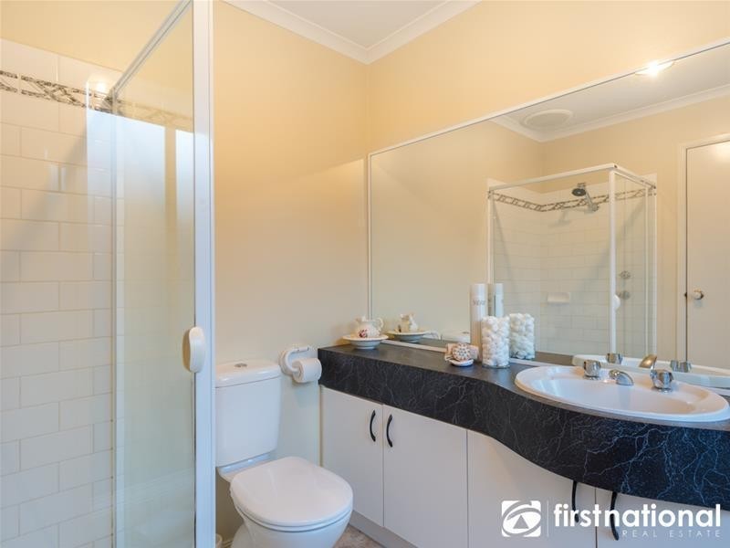 37 Thomas Place, Pakenham VIC 3810