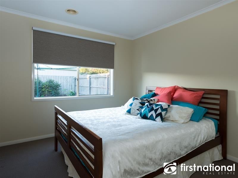 37 Thomas Place, Pakenham VIC 3810