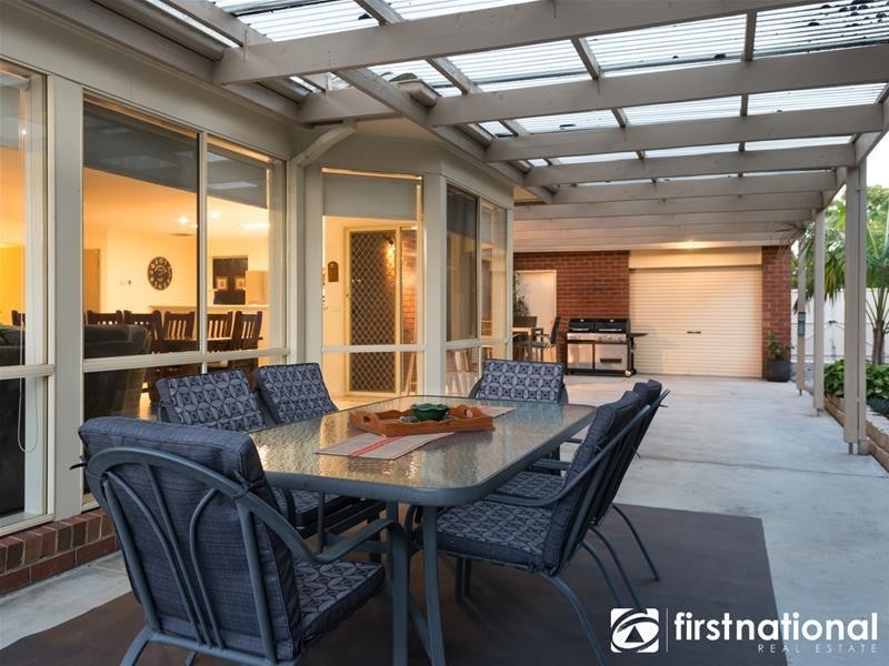 37 Thomas Place, Pakenham VIC 3810