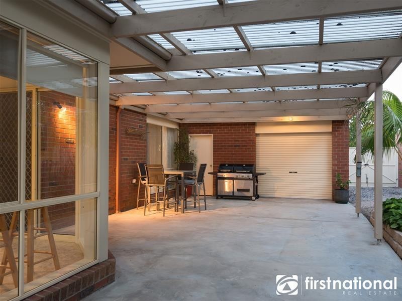 37 Thomas Place, Pakenham VIC 3810