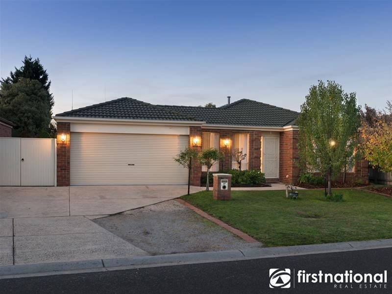 37 Thomas Place, Pakenham VIC 3810
