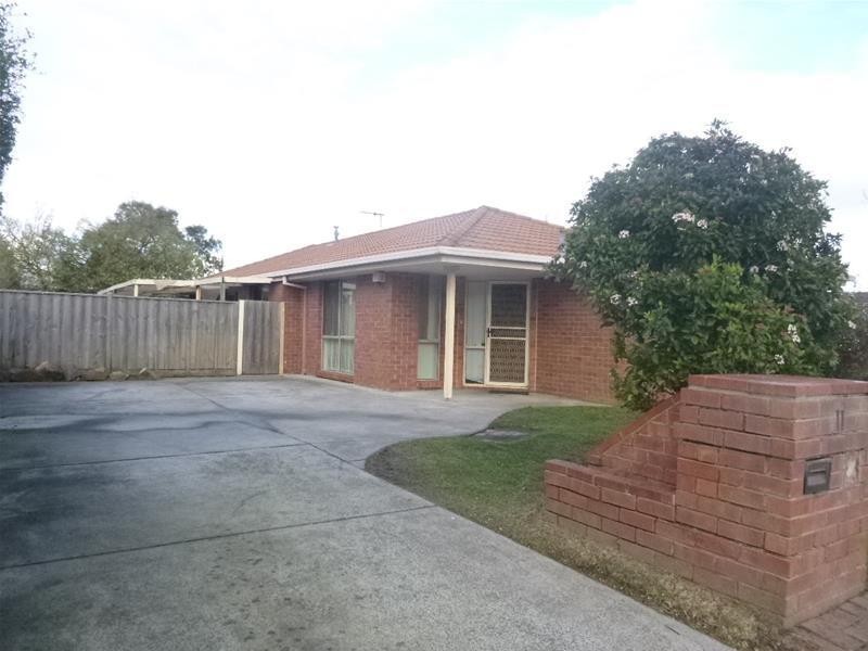 11 Wilmott Close, Berwick VIC 3806