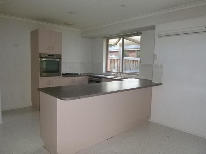 11 Wilmott Close, Berwick VIC 3806