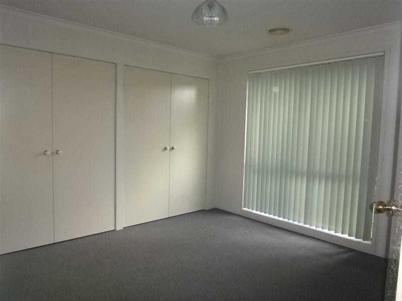 11 Wilmott Close, Berwick VIC 3806