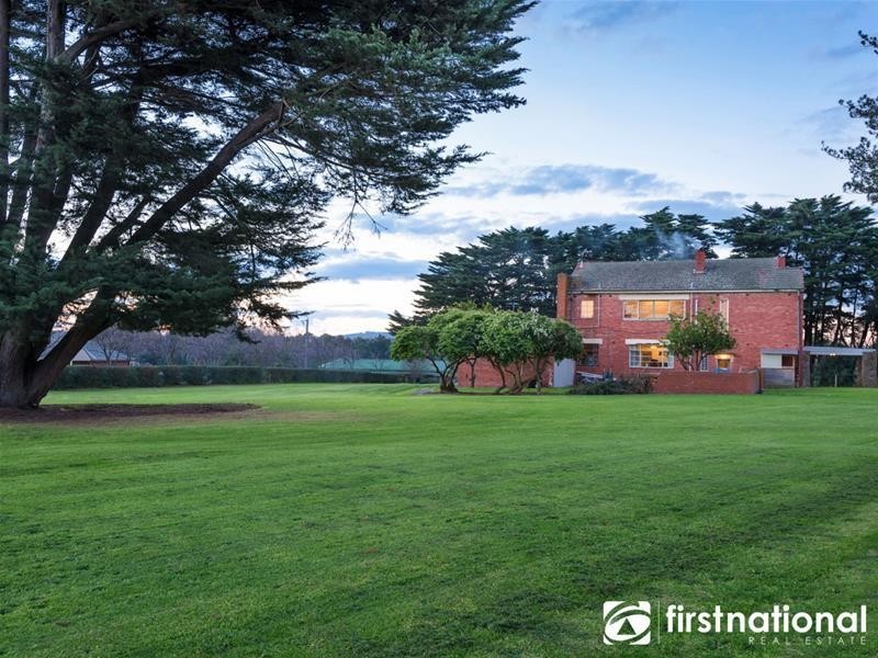 16 Meeking Drive, Pakenham VIC 3810