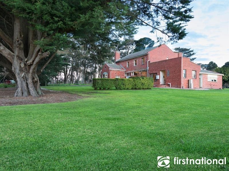 16 Meeking Drive, Pakenham VIC 3810