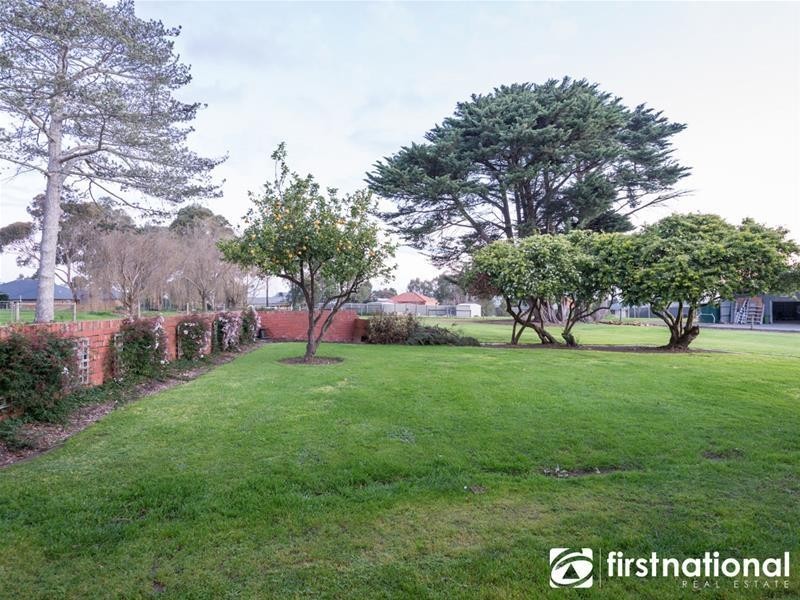 16 Meeking Drive, Pakenham VIC 3810