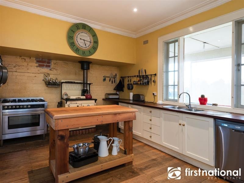 16 Meeking Drive, Pakenham VIC 3810